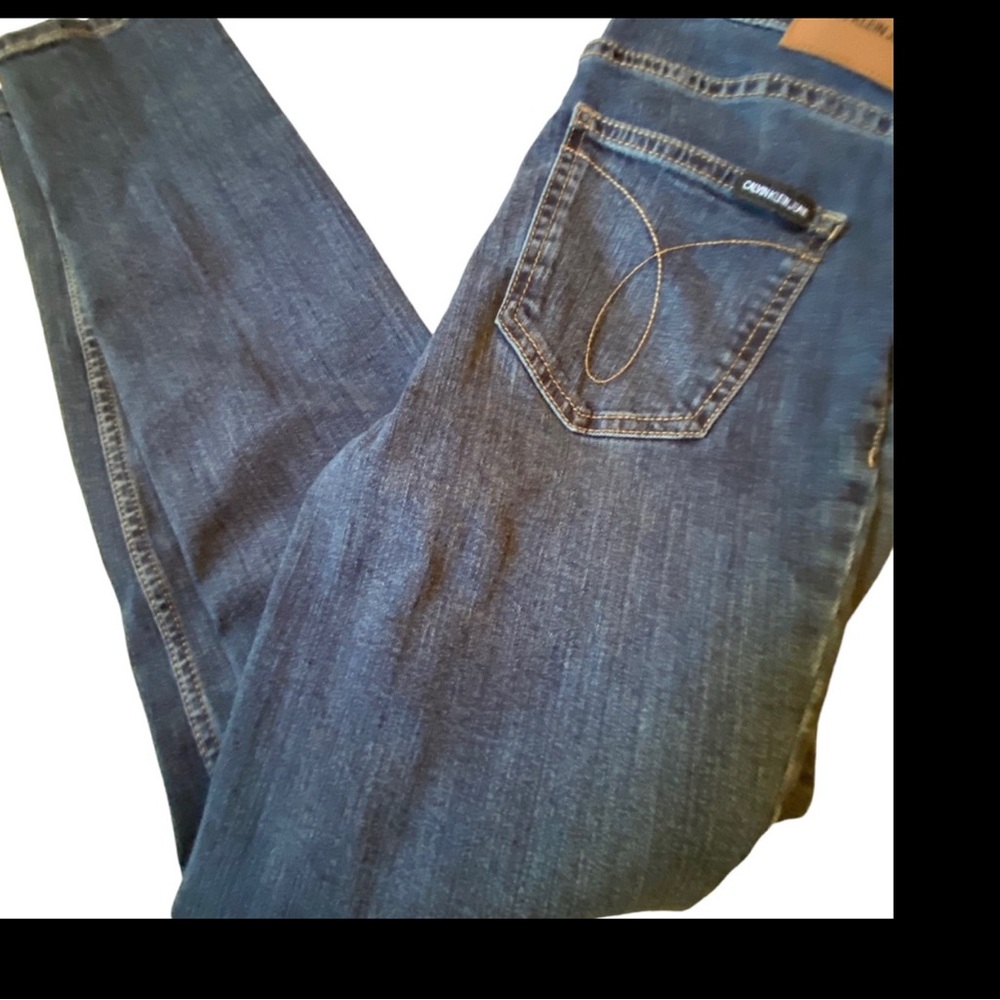 Calvin Klein Jeans size small 8 could also fit a 6
